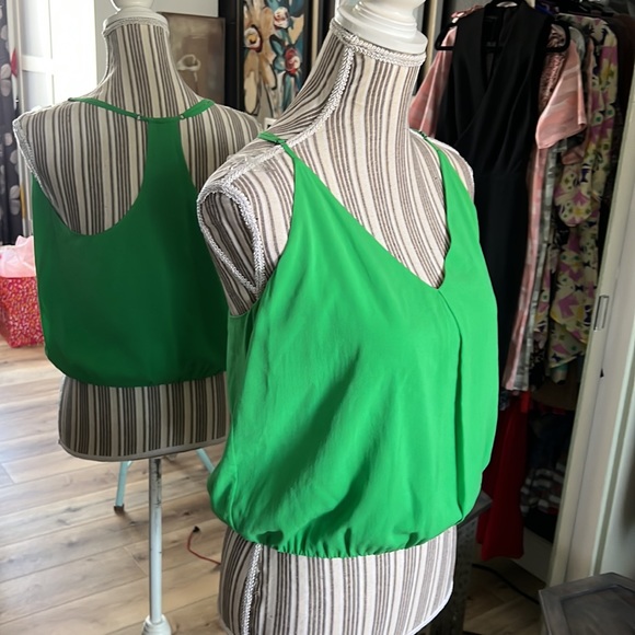 Alice + Olivia Tops - 🔥Alice + Olivia, green sleeveless blouse, ADORABLE